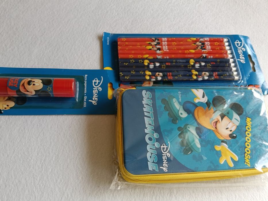 Estojos Triplo com lápis cor, réguas Mickey