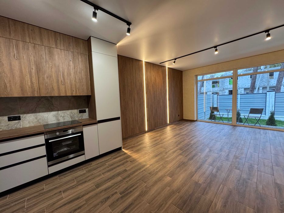 Крайній таун з ремонтом на 3 сотках в Бучі