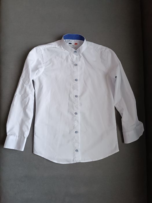 Біла сорочка на хлопчика.