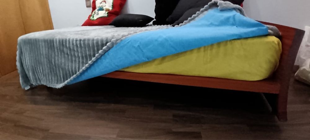 Cama solteiro com estrado e colchão