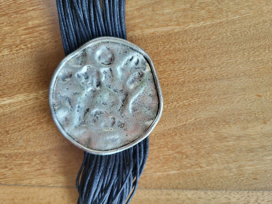 Pulseira Cordas Pretas com Anel Metálico