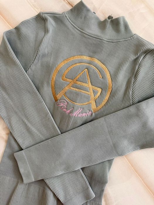 Piękny dopasowany kombinezon logo kolory Pink Mania