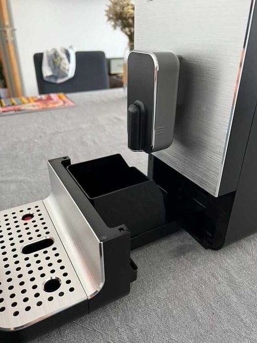 Maquina de café automática SMEG preta