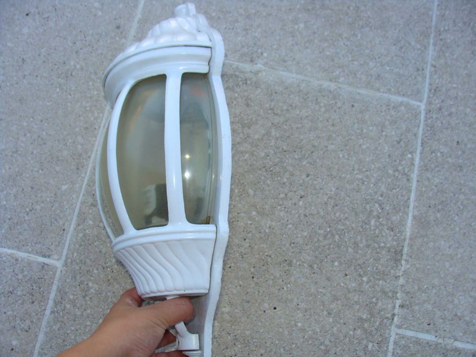 Candeeiro Branco de Parede com Vidro