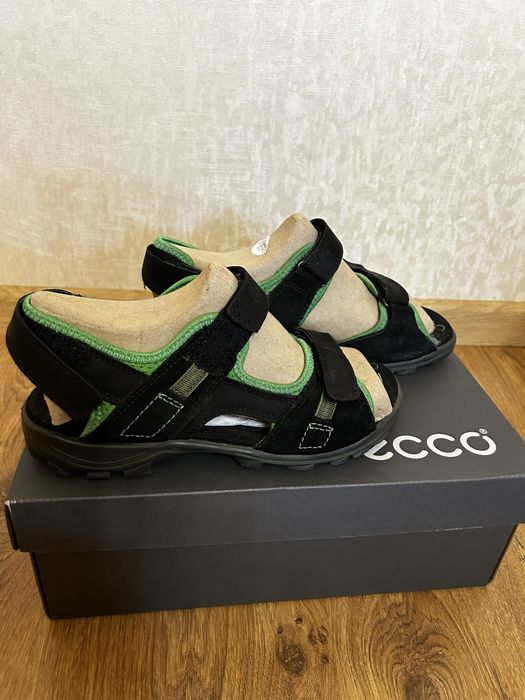 Продам оригінальні сандалі Ecco