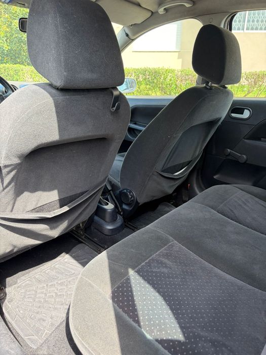 Ford fiesta 2005 gasolina