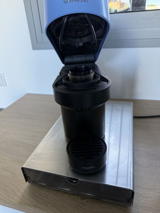 Maquina Café Nespresso Vertuo