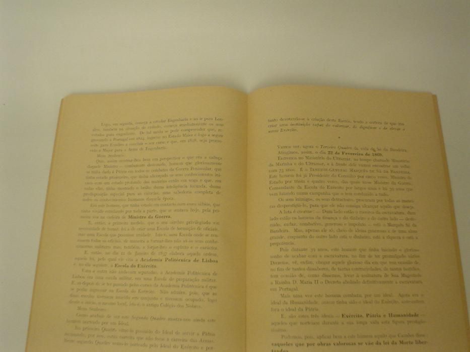 2 Livros : A escola do exercito e serviços sociais das forças armadas