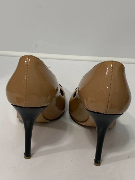 Лаковані жіночі туфлі в чудовому стані