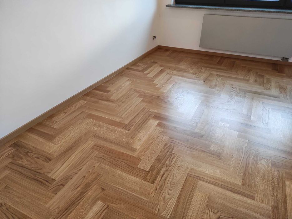 Parkiet  Dębowy LITY układany w jodełkę szer.90mm dł.400mm Dąb