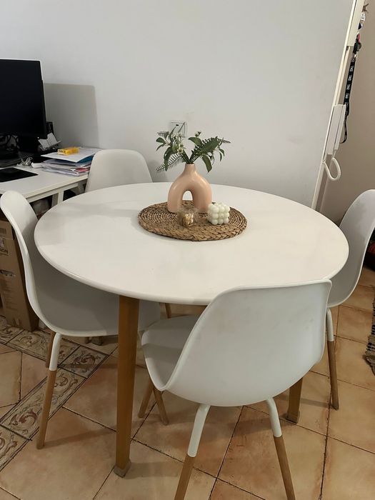 mesa de centro sem cadeiras