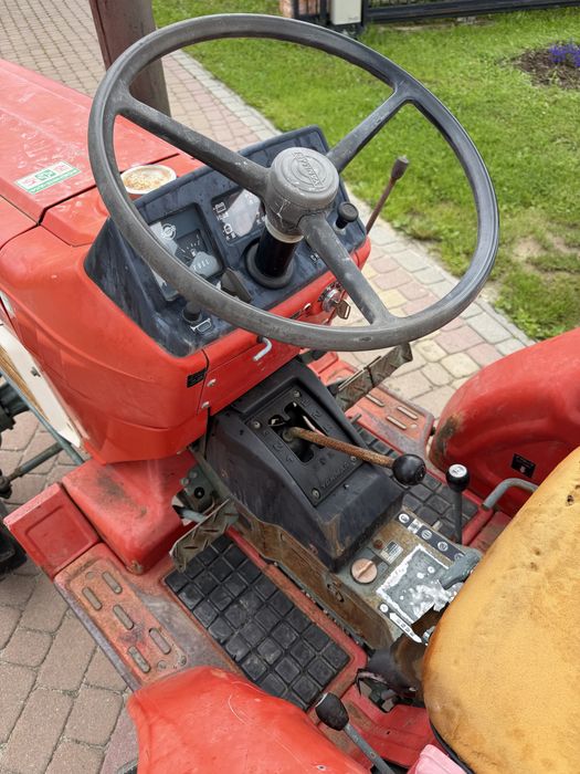 Yanamar YM2002D (japonski traktor)