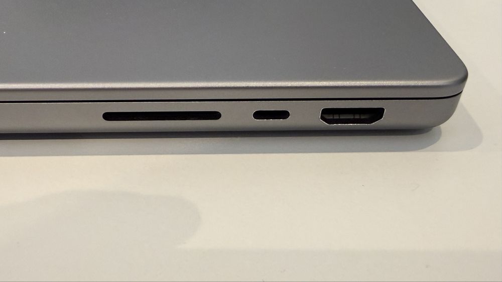Apple Macbook Pro M1 Pro 16GB Ram 512 SSD