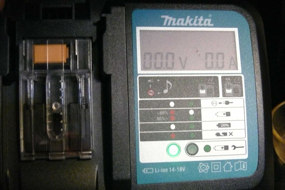 Carregador de bateria - Makita