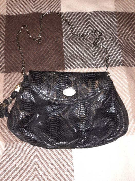 Продам вместительную сумку на цепочке английской фирмы River Island.