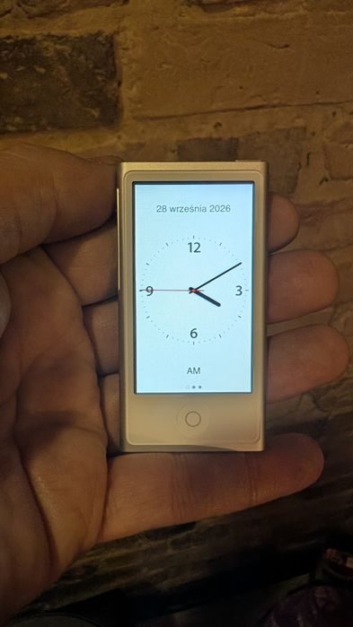 Apple iPod Nano 7 generacji 16GB Srebrny (Silver) + Kabel + Słuchawki
