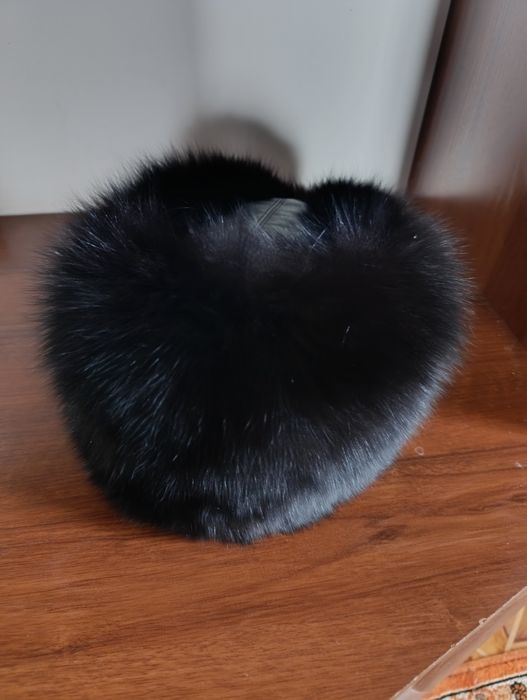 Шапка з хутра песця жіноча