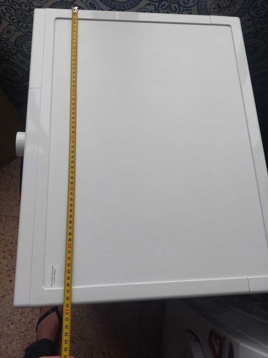 Máquina de lavar e secar.