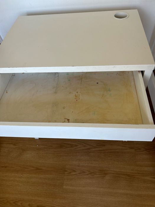 Secretária branca IKEA