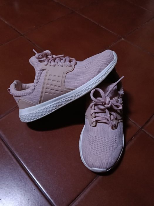 2 pares de sapatilhas de tecido rosa e cinzento