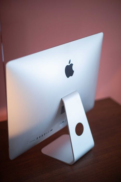 Apple iMac 21.5" Retina 4K - 2019 (i5 3.0/16GB/SSD/Radeon Pro Vega)