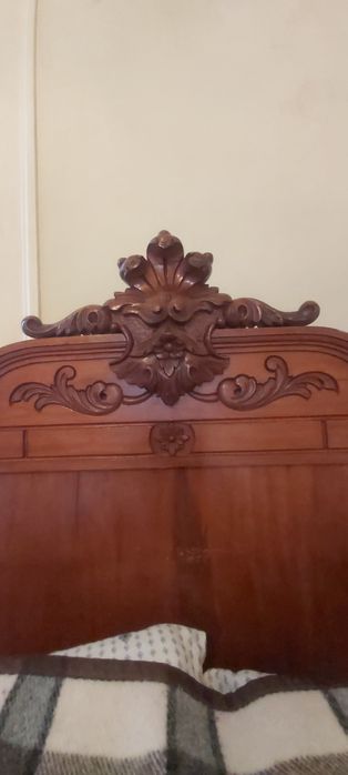 Oportunidade! Cama e Roupeiro "Vintage" (antigo e em madeira)