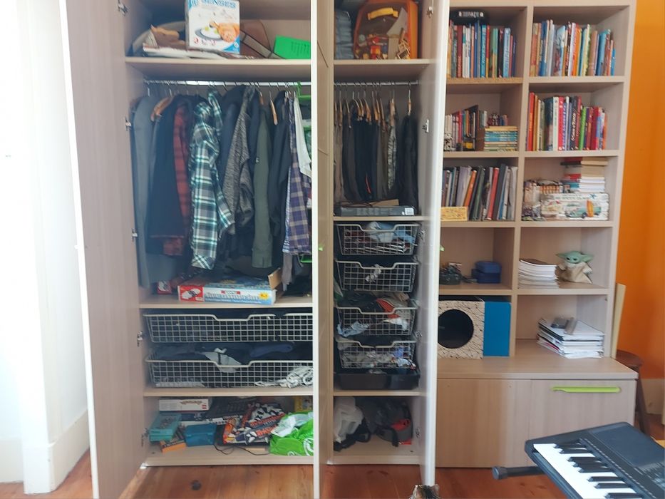 Roupeiro, cama e estante quarto juvenil