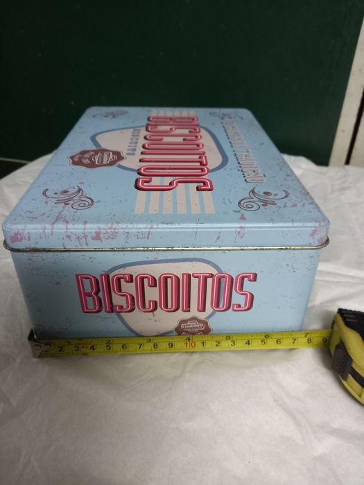 Colecionadores - caixa em lata de biscoitos
