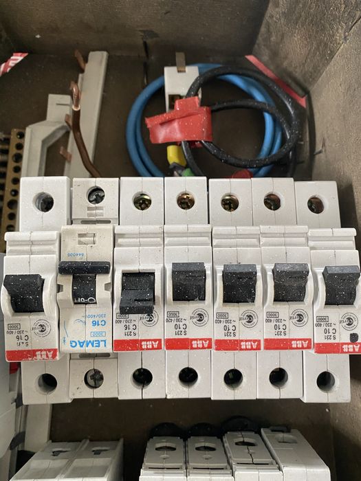 Circuit Breakers (10/16 A) and 25 A Residual Current Circuit Breaker64740309908738122