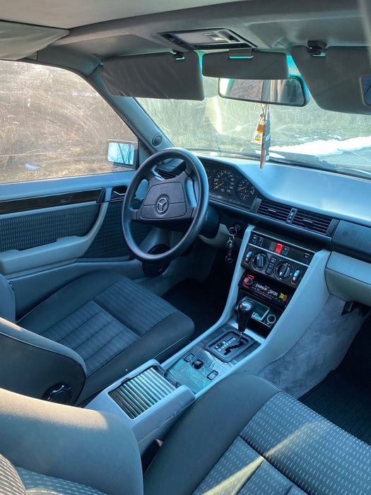 Продам W124 E220