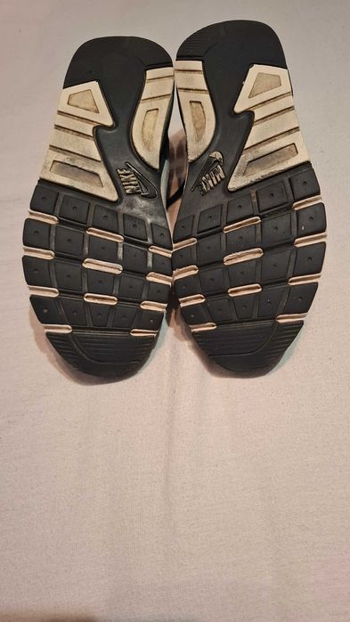Buty sportowe do turystyki marki Nike