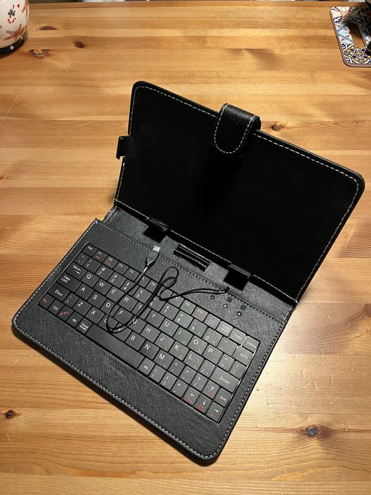 Etui z klawiaturą na tablet
