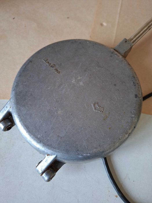 Вафельница орешница.