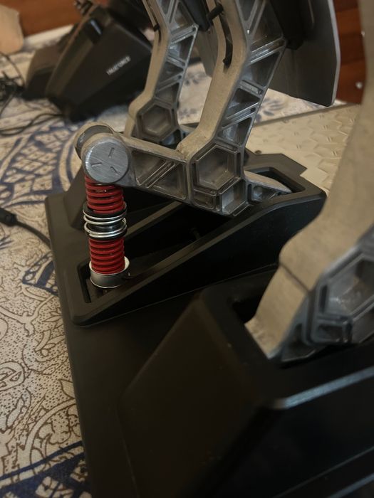 Pedais thrustmaster T-LCM