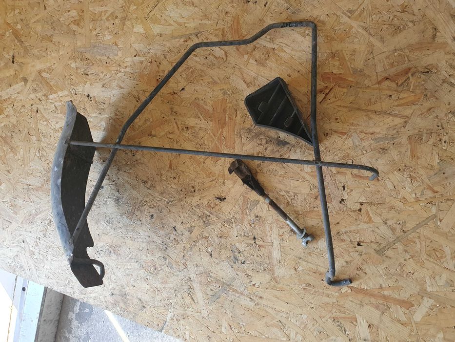 Kosz mocowanie uchyt koła zapasowego Citroen Berlingo Partner 05r lift