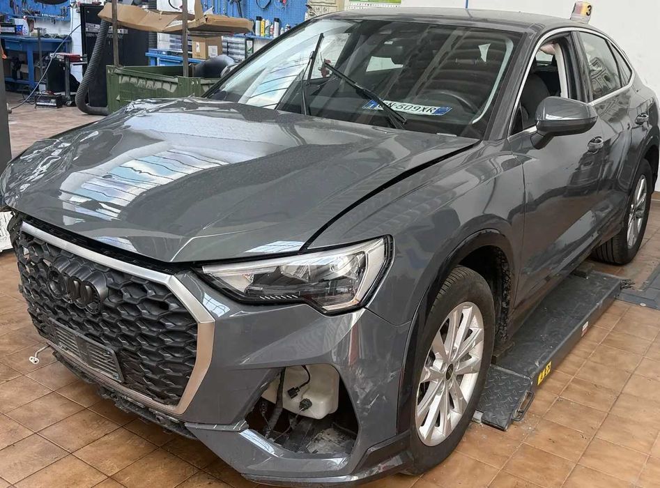 Бампер AUDiI Q3 Б/у автозапчастини