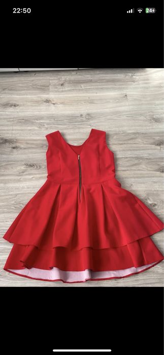 Czerwona sukienka koktajlowa
