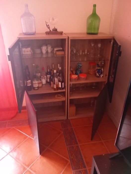 Dois móveis de sala