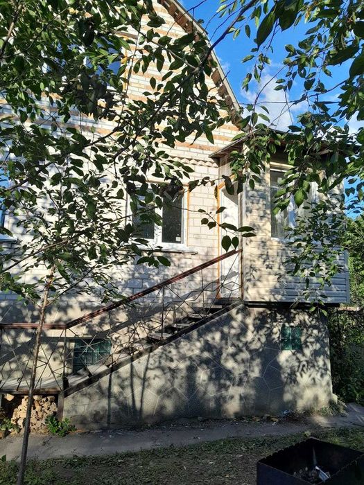 Ялинка. Велика дача зі сховищем 3 поверхи, кутова ділянка 8,16 cот. ГАЗ. Заходь та живи. Документи на дом, землю. Без торгу.