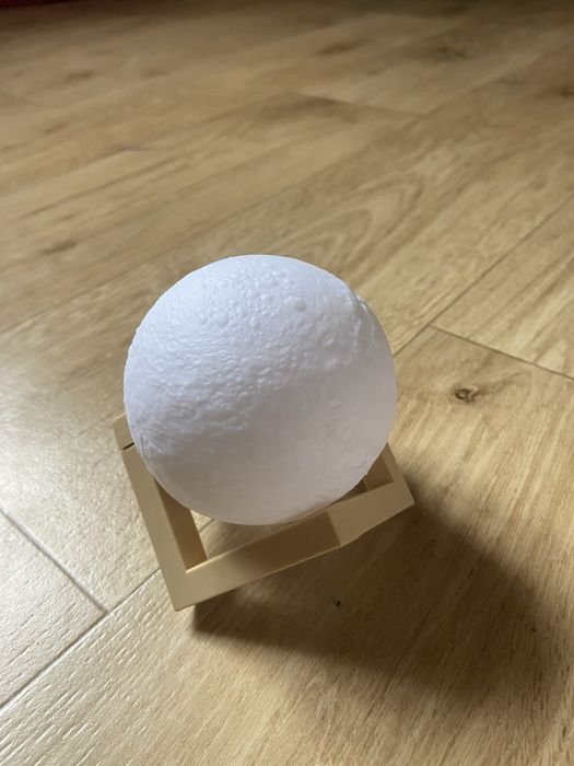 Продам новий ночнік місяць