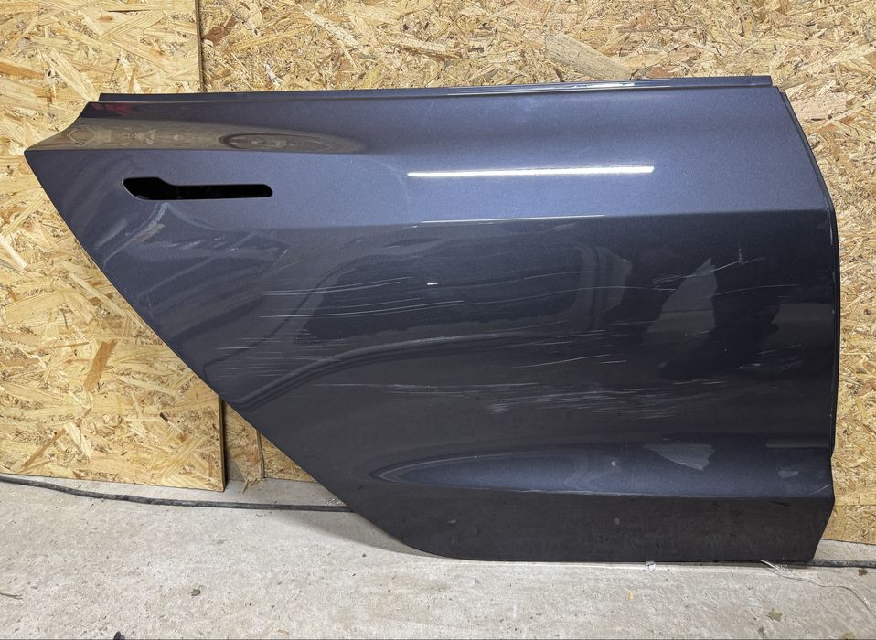 Tesla Model 3 двері задні праві