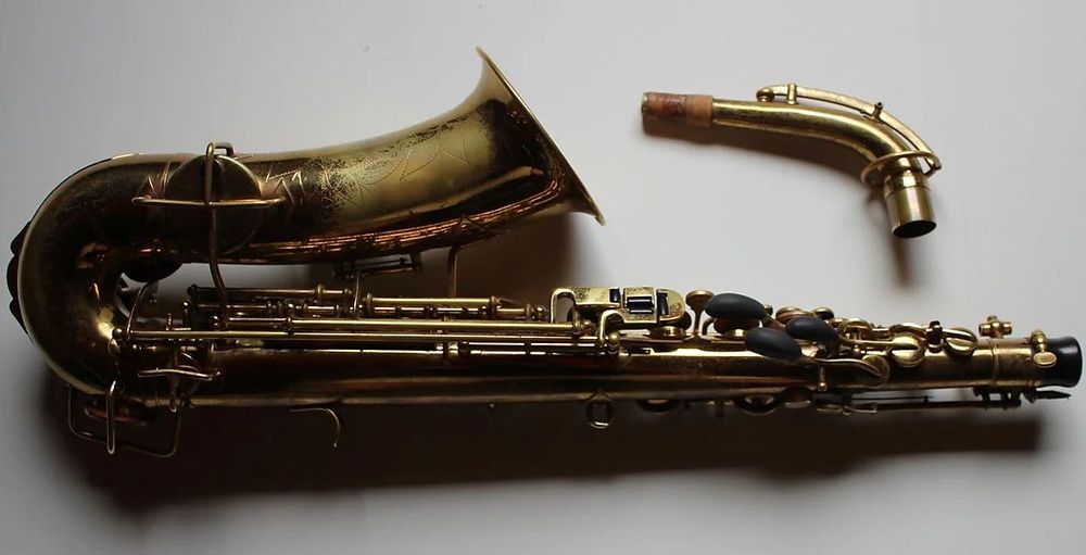 Saxofone Alto Buescher True-Tone (serie IV-1930)