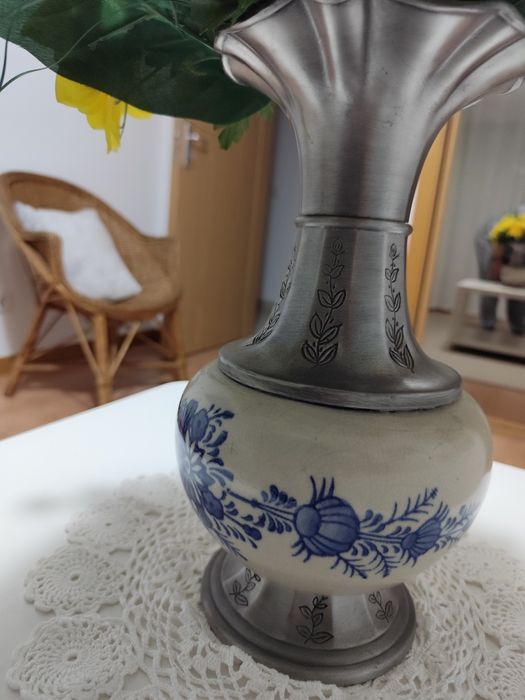 Vaso de estanho e cerâmica vintage