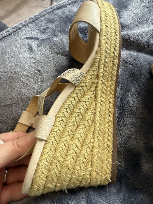 Nowe skórzane sandałki Geox r 40 na koturnie