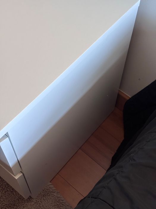 Mesa de cabeceira (Malm)