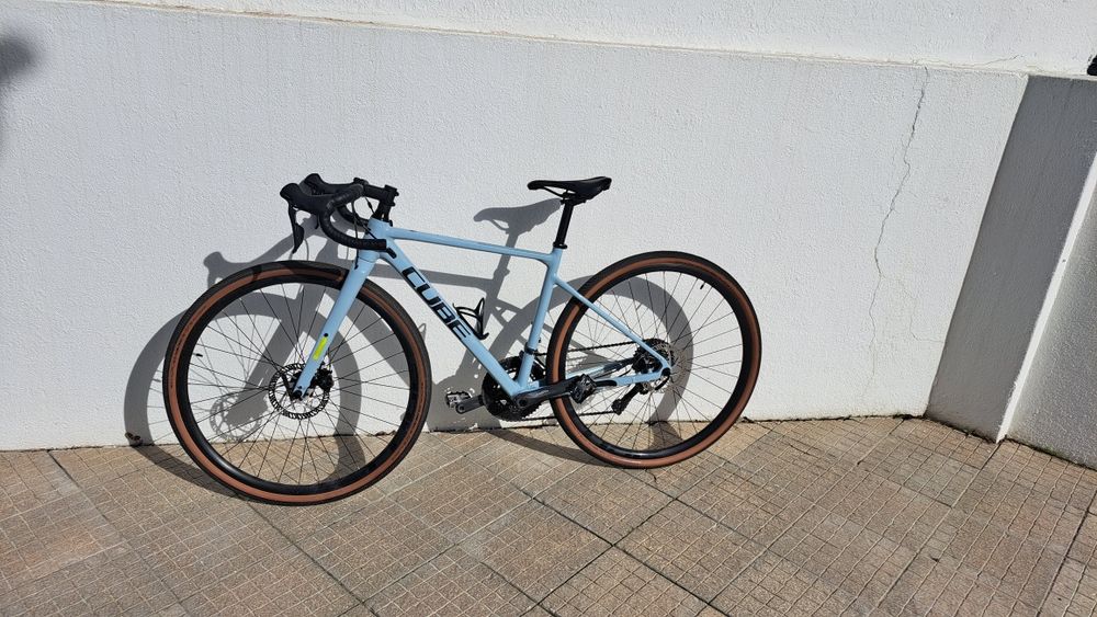 Bicicleta CUBE gravel