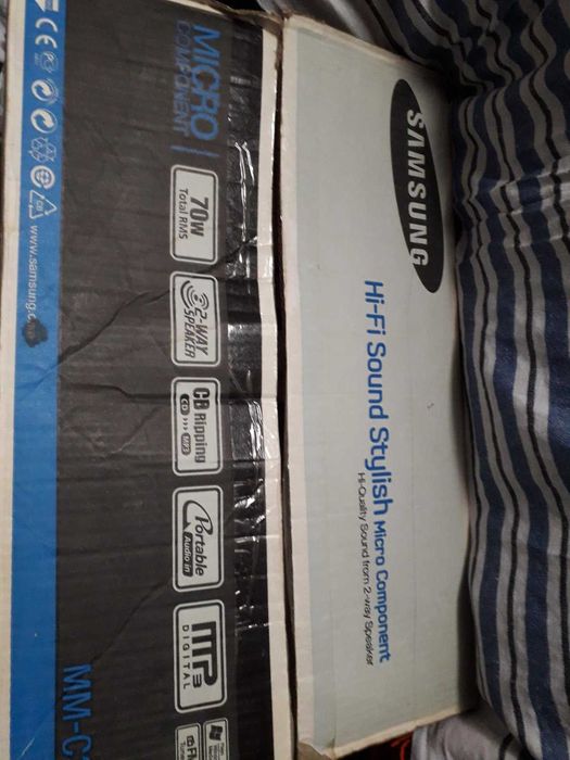 Музыкальный центр с колонками