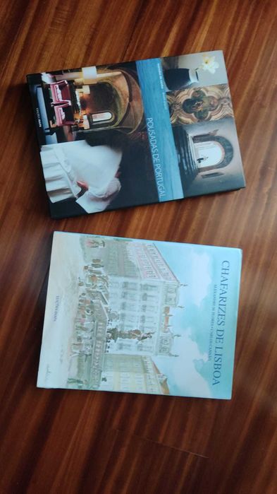 Livros antigos de tamanho grande