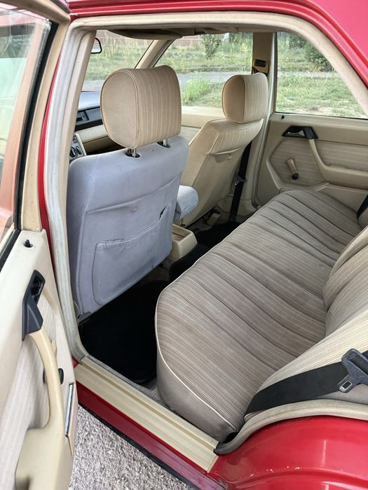 Mercedes-Benz 200D 124