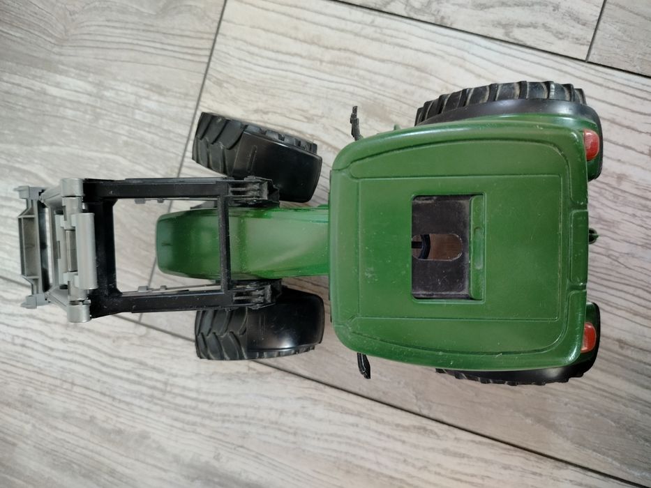 Traktor John Deere z turem